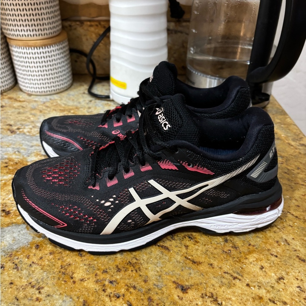 ASICS GT 2000 7 size 7 - Picture 3 of 9